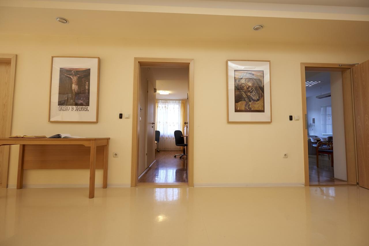 Saint Ignatius Retreat House Bed & Breakfast Любляна Екстериор снимка